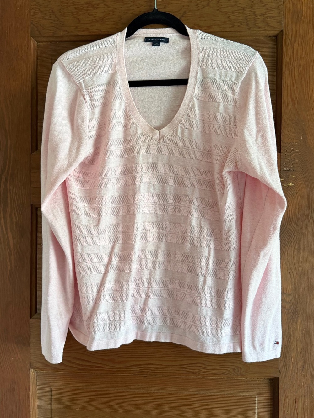 Tommy Hilfiger Women's Lightweight V-Neck Sweater in Light Pink Size L